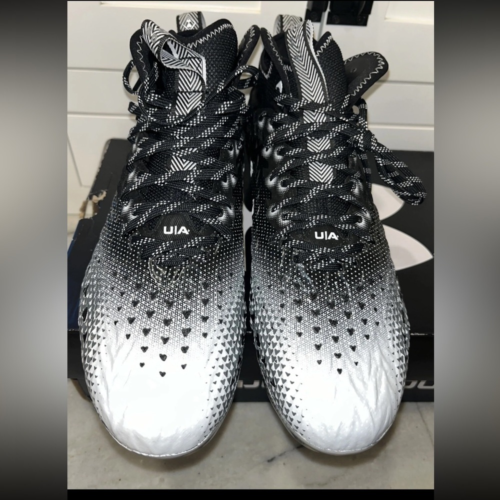 NEW UNDER ARMOUR FOOTBALL CLEATS BLACK WHITE SZ 12 Mens SPOTLIGHT CLONE 3.0 MC